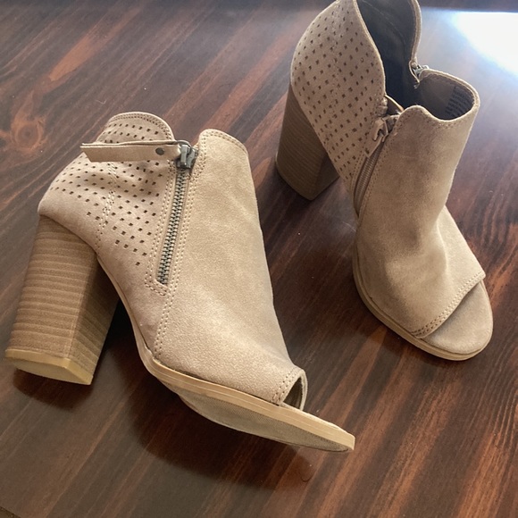 Universal Threads Tan Suede Peep Toe Booties - Picture 2 of 4